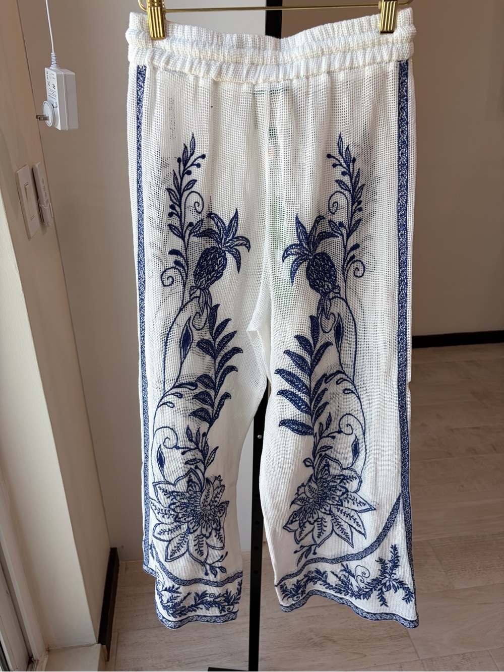 Farm Rio: Off-White Nina Embroidery Pants - Picture 5 of 8